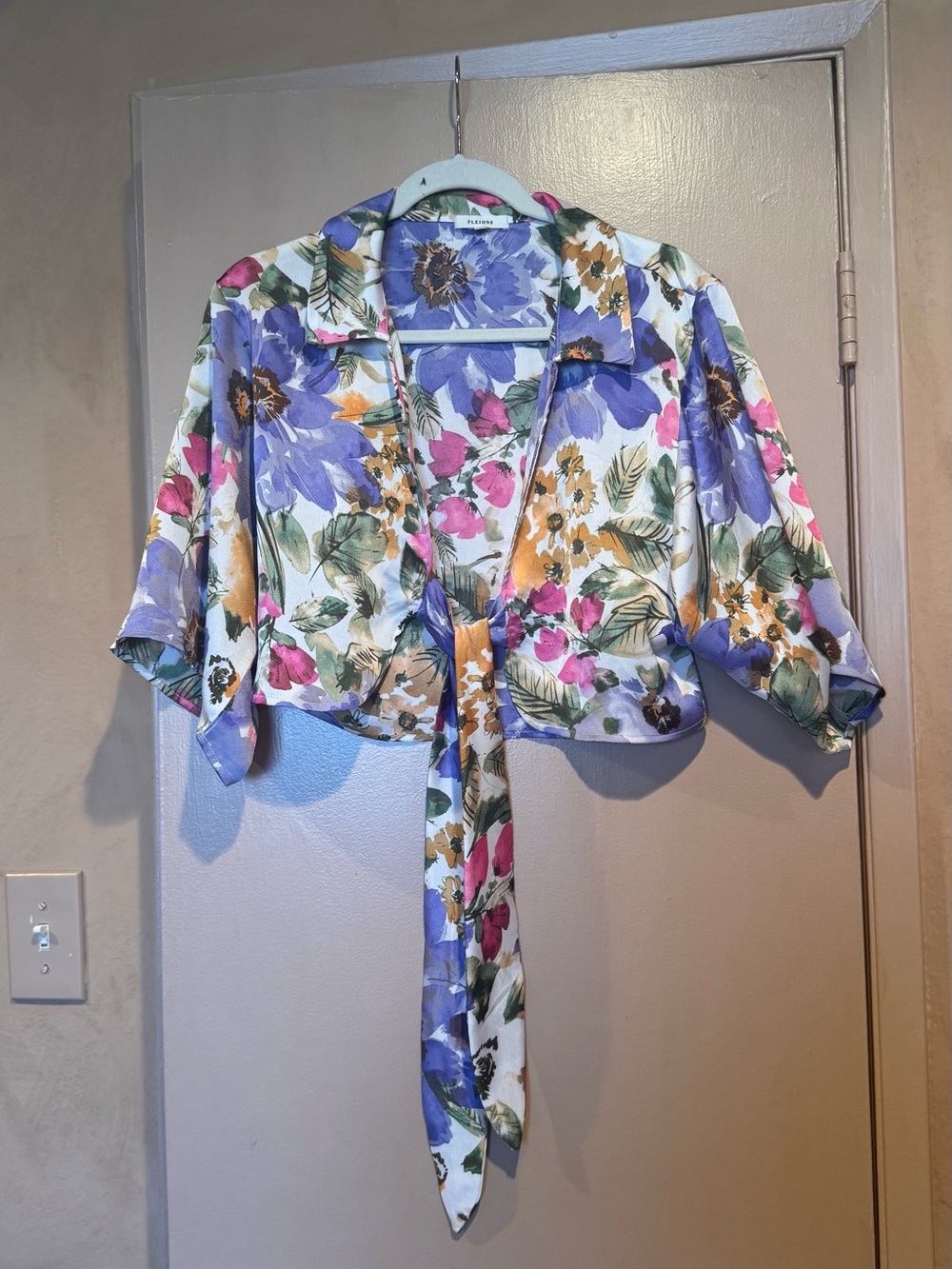 Vintage Floral Tie-Front Crop Shirt